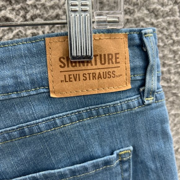 Signature by Levi Strauss Blue Denim Capris - Picture 13 of 15